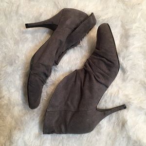 🌵BOGO🌵Paprika Faux suede gray ankle boot